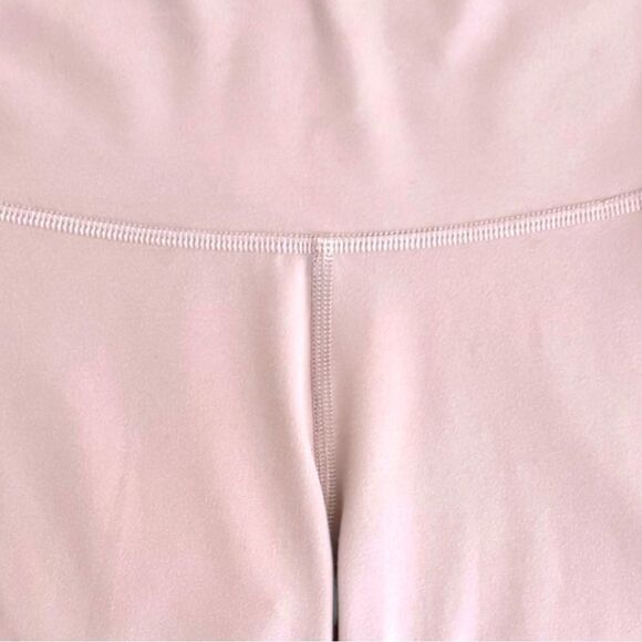 ARITZIA TNA EUC 7” biker shorts in Claremont Size M - Picture 4 of 5